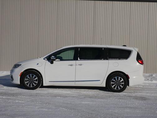 2023 Chrysler Pacifica Hybrid Limited