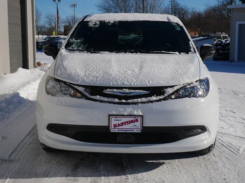 2026 Chrysler Voyager LX