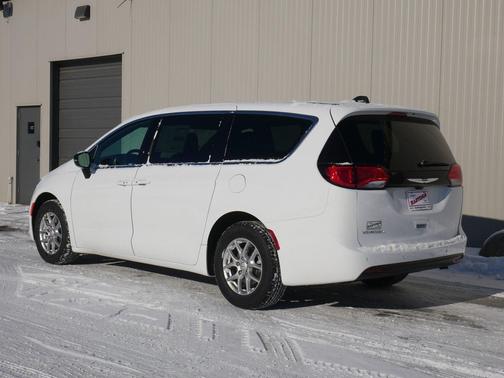 2026 Chrysler Voyager LX