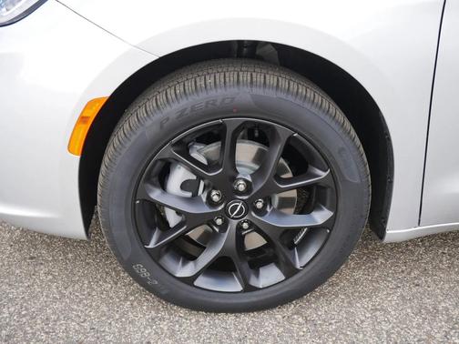 Silver Mist Clearcoat 2026 Chrysler Pacifica Limited