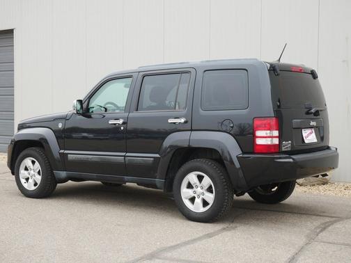 Brilliant Black Crystal Pearlcoat 2012 Jeep Liberty Sport