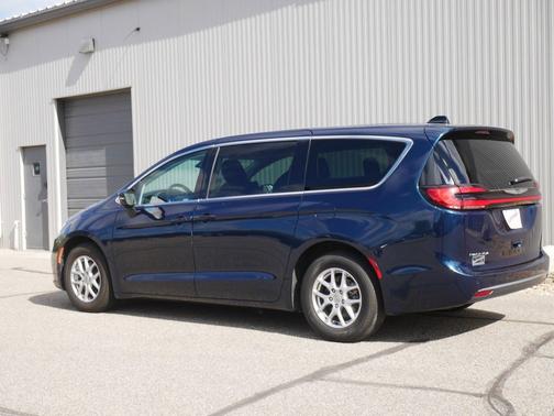 Fathom Blue Pearlcoat 2023 Chrysler Pacifica Touring L