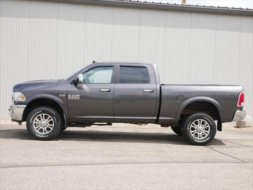 2017 RAM 2500 Laramie Crew Cab 4x4 6'4' Box