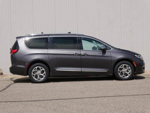 Granite Crystal Metallic Clearcoat 2021 Chrysler Pacifica Limited