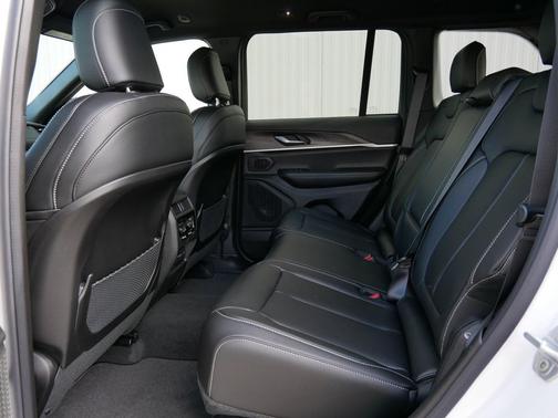 Bright White Clearcoat 2026 Jeep Grand Cherokee Limited