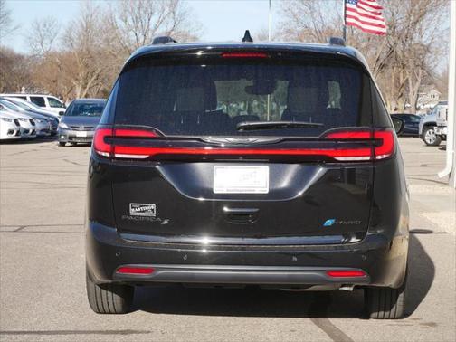 2025 Chrysler Pacifica Hybrid Premium S Appearance Pkg