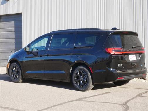 2025 Chrysler Pacifica Hybrid Premium S Appearance Pkg