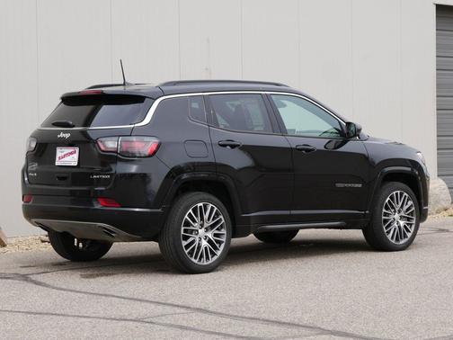 Diamond Black Crystal Pearlcoat 2023 Jeep Compass Limited