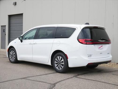 2025 Chrysler Pacifica Hybrid Select