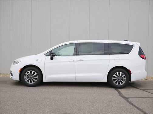 2025 Chrysler Pacifica Hybrid Select