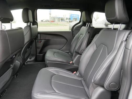 2025 Chrysler Pacifica Hybrid Select