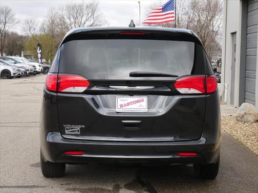 2022 Chrysler Voyager LX