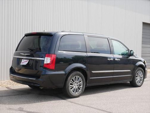 2014 Chrysler Town & Country Touring-L
