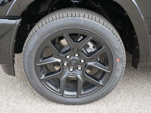 Diamond Black Crystal Pearlcoat 2026 RAM 1500 Laramie