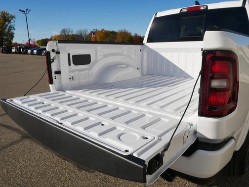 Bright White Clearcoat 2026 RAM 1500 Big Horn/Lone Star