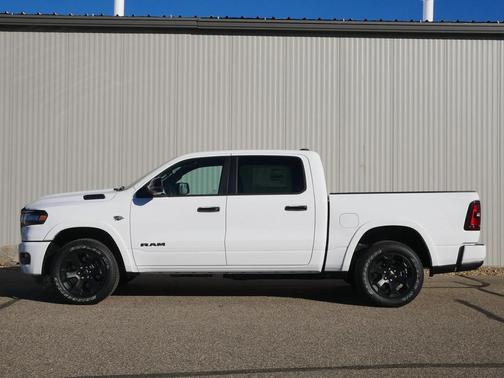 Bright White Clearcoat 2026 RAM 1500 Big Horn/Lone Star