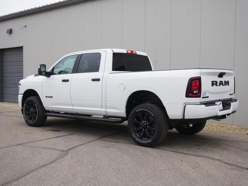 Bright White Clearcoat 2026 RAM 2500 Big Horn Crew Cab 4x4 6'4' Box