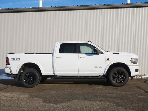 2020 RAM 2500 Laramie Crew Cab 4X4 6'4' Box