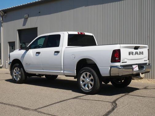 Bright White Clearcoat 2026 RAM 2500 Big Horn Crew Cab 4x4 6'4' Box