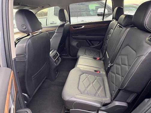 2025 Volkswagen Atlas 2.0T SE w/Technology 4MOTION