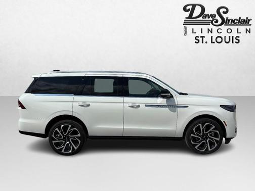 Pristine White Metallic Tri-Coat 2027 Lincoln Navigator Reserve