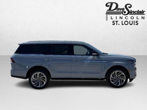 GRAY MIST METALLIC TRI-COAT 2026 Lincoln Navigator Reserve