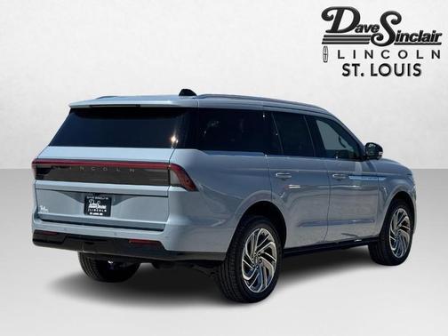 GRAY MIST METALLIC TRI-COAT 2026 Lincoln Navigator Reserve