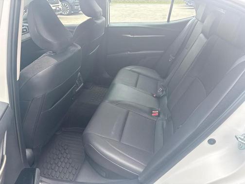 Wind Chill Pearl 2025 Toyota Camry XLE