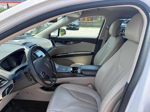 White Platinum Clearcoat Metallic 2017 Lincoln MKX Select