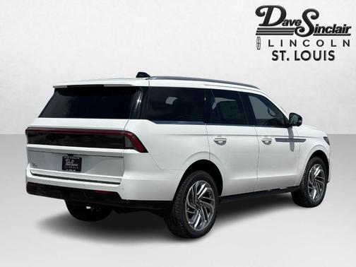 Pristine White Metallic Tri-Coat 2026 Lincoln Navigator Reserve