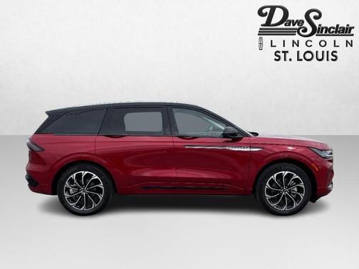 RED CARPET MET CC 2026 Lincoln Nautilus Reserve