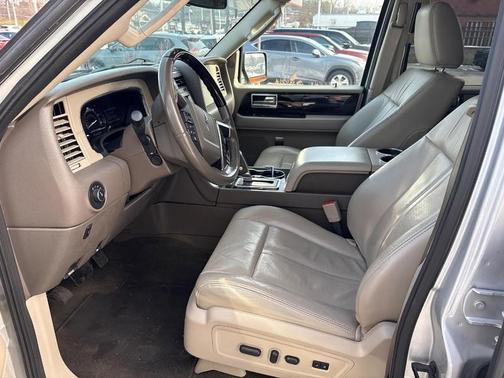 2016 Lincoln Navigator Select