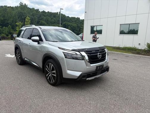 Brilliant Silver Metallic 2025 Nissan Pathfinder Platinum 4WD