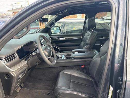 2023 Jeep Wagoneer L Series III 4x4