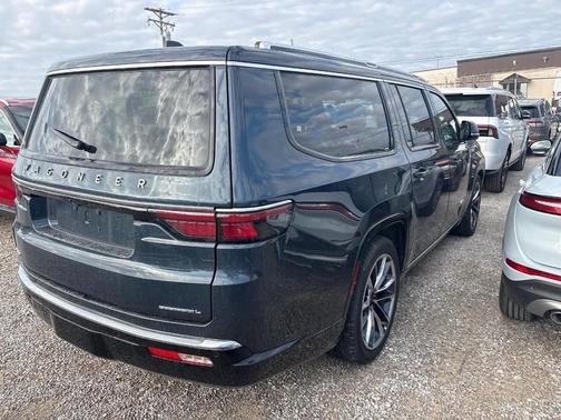 2023 Jeep Wagoneer L Series III 4x4