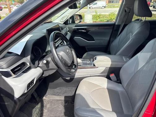 2021 Toyota Highlander Hybrid Platinum