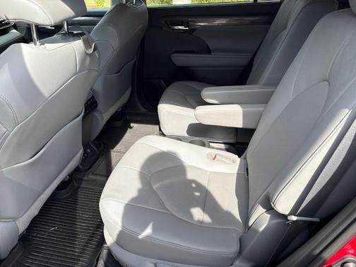 2021 Toyota Highlander Hybrid Platinum