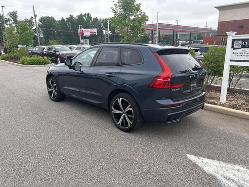 2024 Volvo XC60 Ultimate Dark Theme