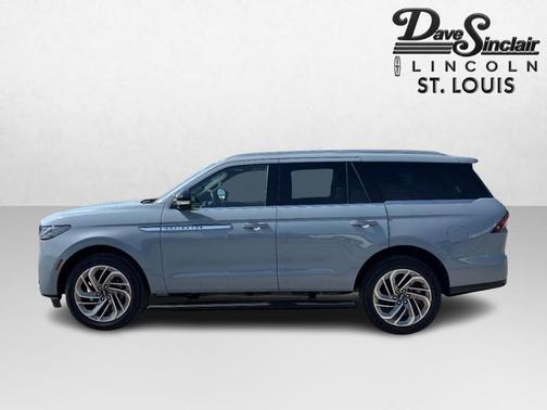 GRAY MIST METALLIC TRI-COAT 2026 Lincoln Navigator Reserve