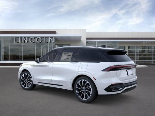 White Platinum Metallic Tri-Coat 2026 Lincoln Nautilus Reserve