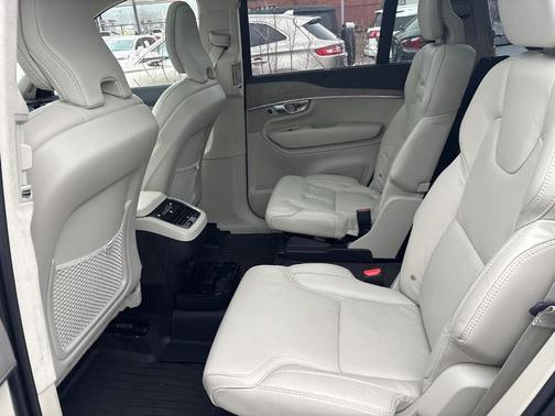 2024 Volvo XC90 B6 Ultimate Bright Theme 6-Seater