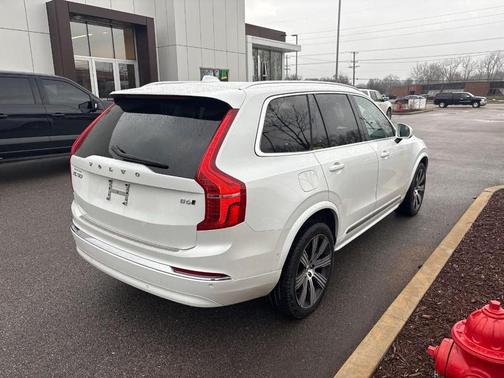 2024 Volvo XC90 B6 Ultimate Bright Theme 6-Seater