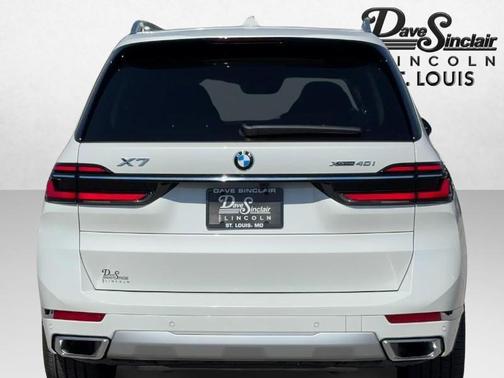 Mineral White Metallic 2025 BMW X7 xDrive40i