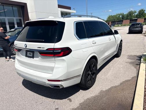 Mineral White Metallic 2025 BMW X7 xDrive40i