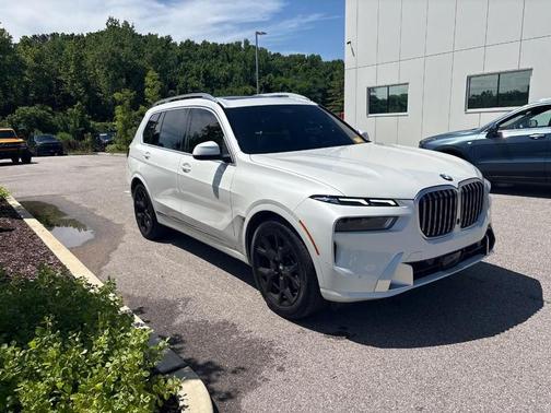 Mineral White Metallic 2025 BMW X7 xDrive40i