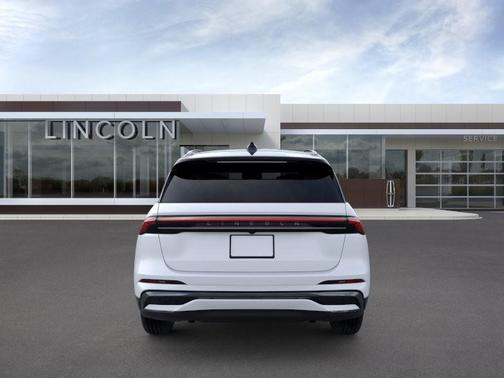 WHITE PLATINUM MET 3C 2026 Lincoln Nautilus Reserve