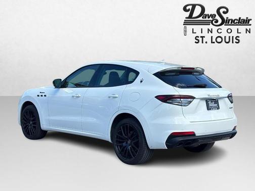 Bianco Alpi Tri-Coat 2022 Maserati Levante Modena