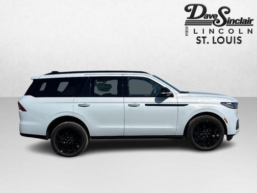 Crystal White Metallic Clearcoat 2026 Lincoln Navigator Reserve