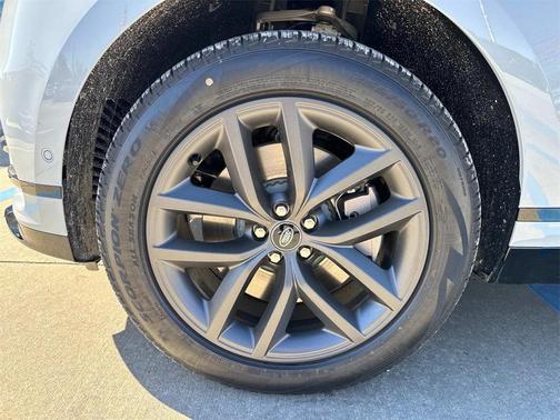 2026 Land Rover Range Rover Velar P250 Dynamic SE
