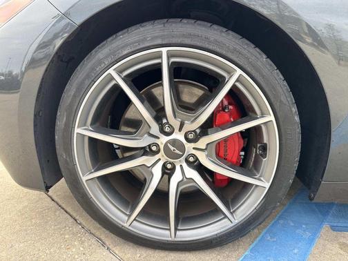 2019 Genesis G70 3.3T Design